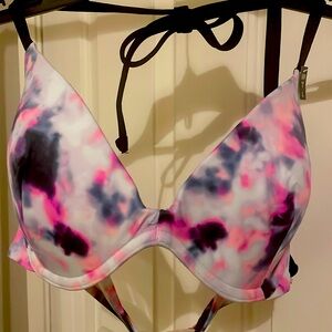 NWT VS Pink Swim top